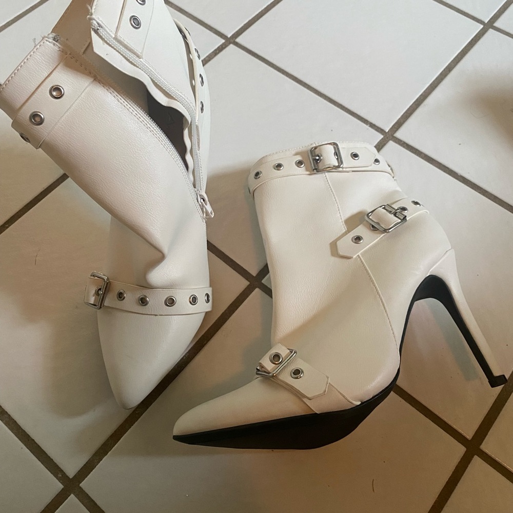 These are perfect for fall.These cute fall booties can compliment your wardrobe